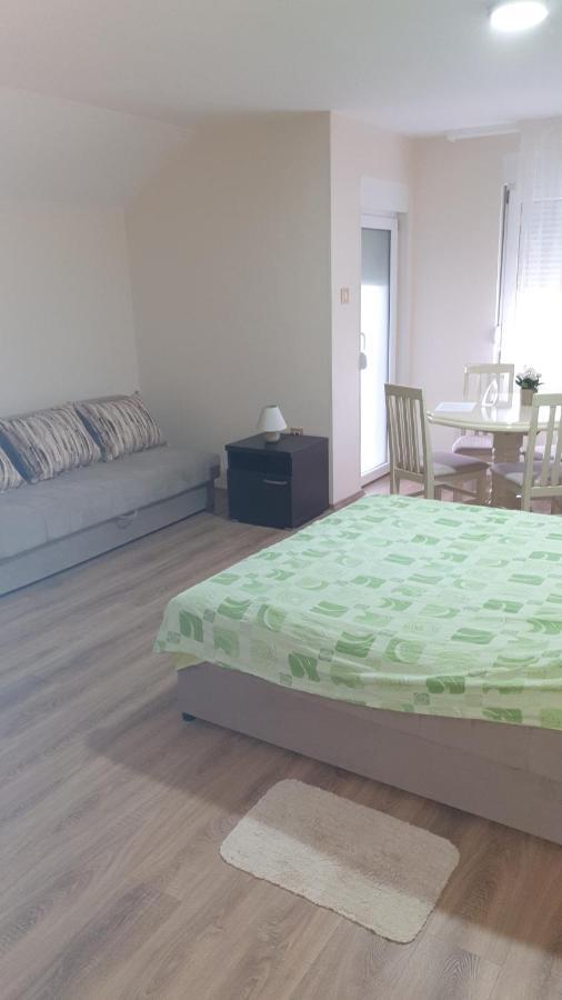 Apartments Kamenjar Нови-Сад Номер фото